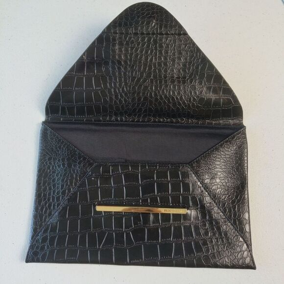 BCBGMaxazria women's handbag style envelope black animal print 11×7 minimalist - Picture 2 of 11